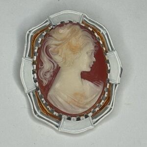 Elegant Cameo Brooch White Resin‎ Pin Vintage Vibes Jewelry Accessory VTG